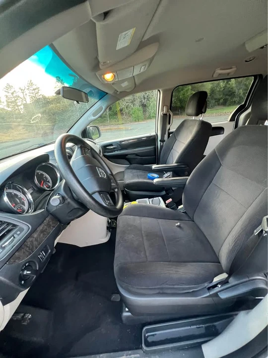 2011 Dodge Caravan - Image 9 of 15
