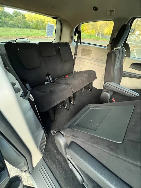2011 Dodge Caravan - Image 11 of 15