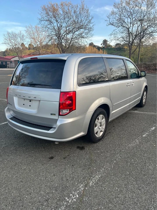 2011 Dodge Caravan - Image 4 of 15