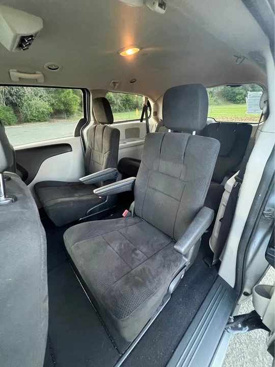 2011 Dodge Caravan - Image 7 of 15