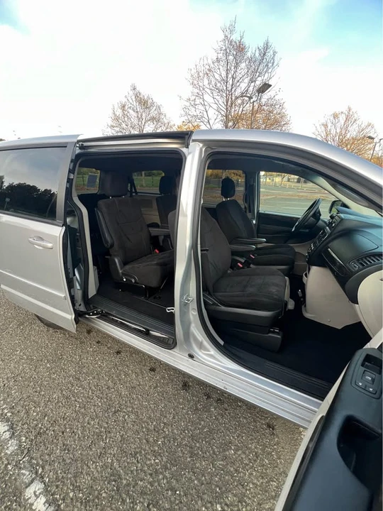 2011 Dodge Caravan - Image 6 of 15