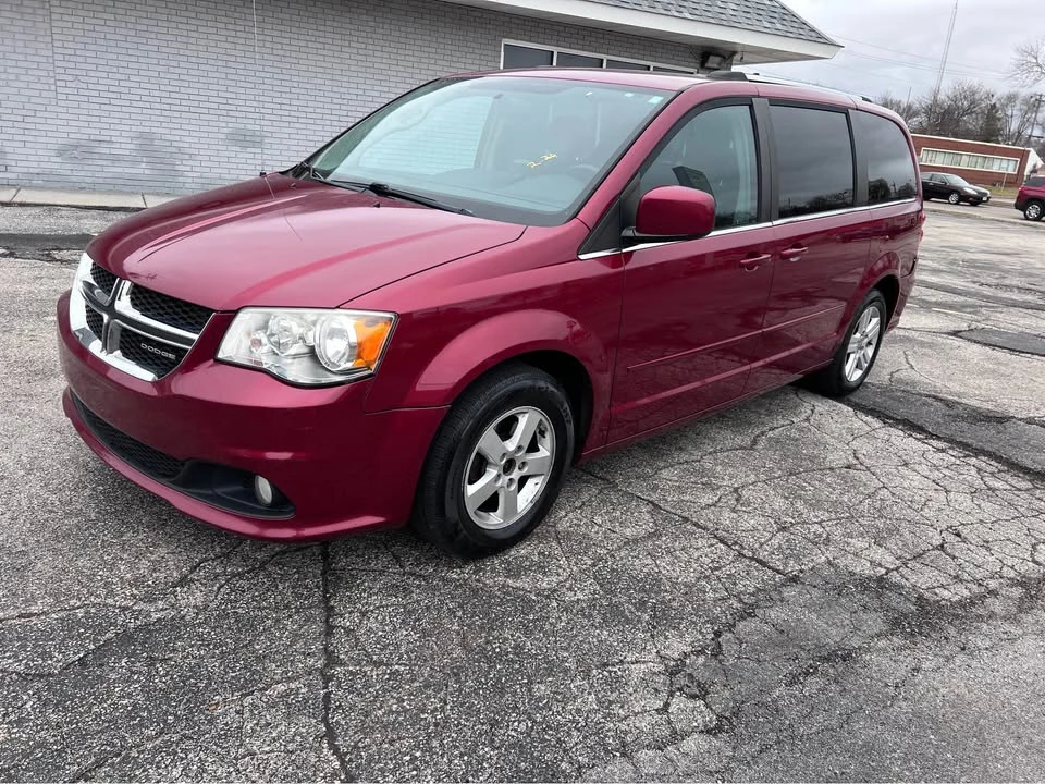 2011 Dodge Caravan - Image 2 of 9
