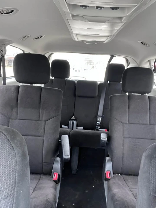 2011 Dodge Caravan - Image 6 of 9