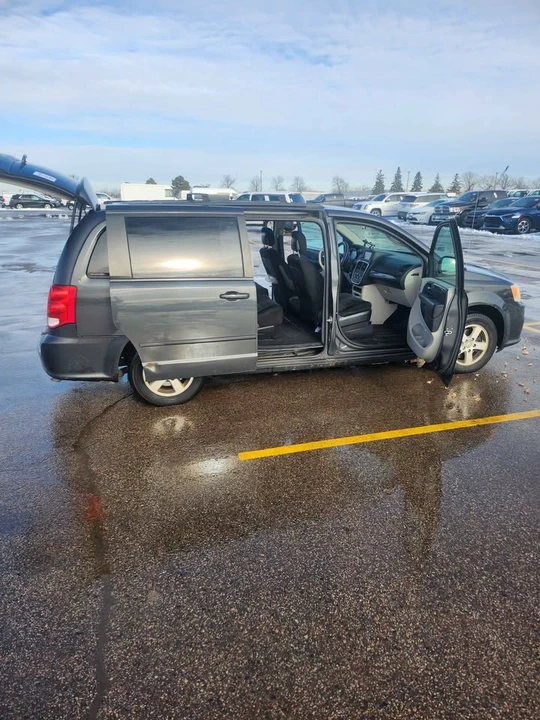 2011 Dodge Caravan - Image 17 of 20