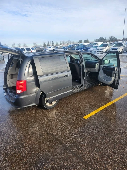 2011 Dodge Caravan - Image 16 of 20