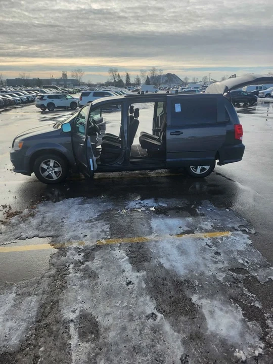2011 Dodge Caravan - Image 14 of 20