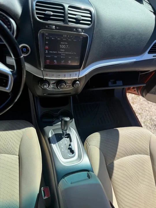 2011 Dodge Journey - Image 15 of 18