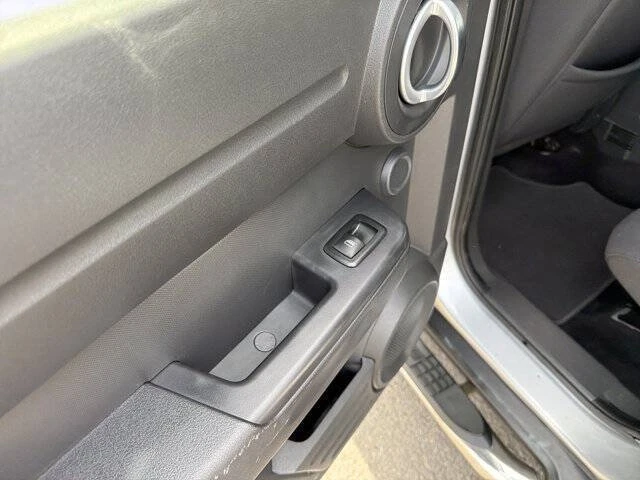 2011 Dodge Nitro - Image 12 of 19