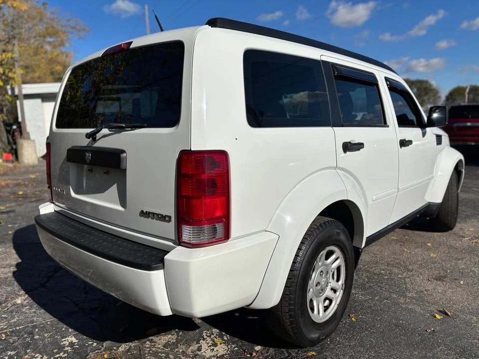 2011 Dodge Nitro - Image 2 of 17