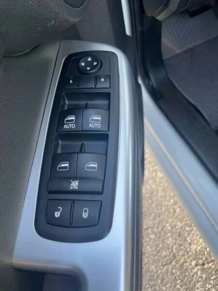 2011 Dodge Nitro - Image 10 of 18