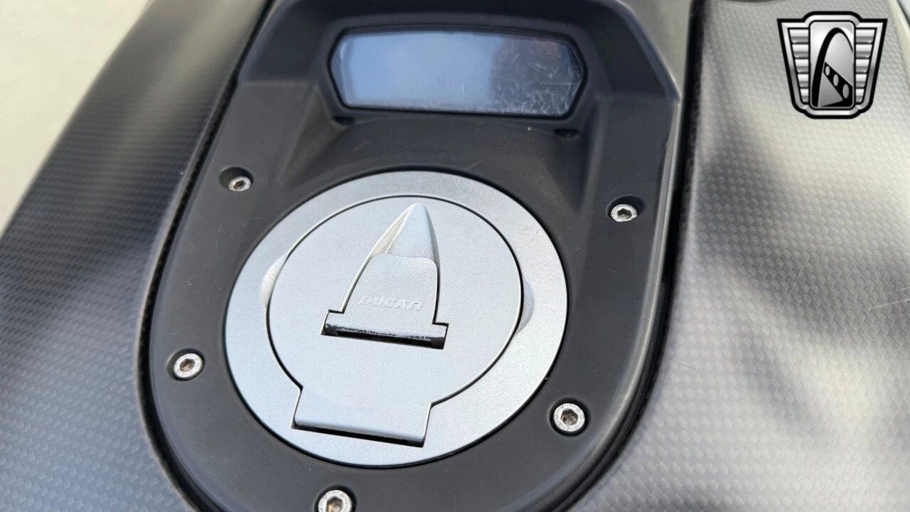 2011 Ducati Diavel - Image 19 of 21