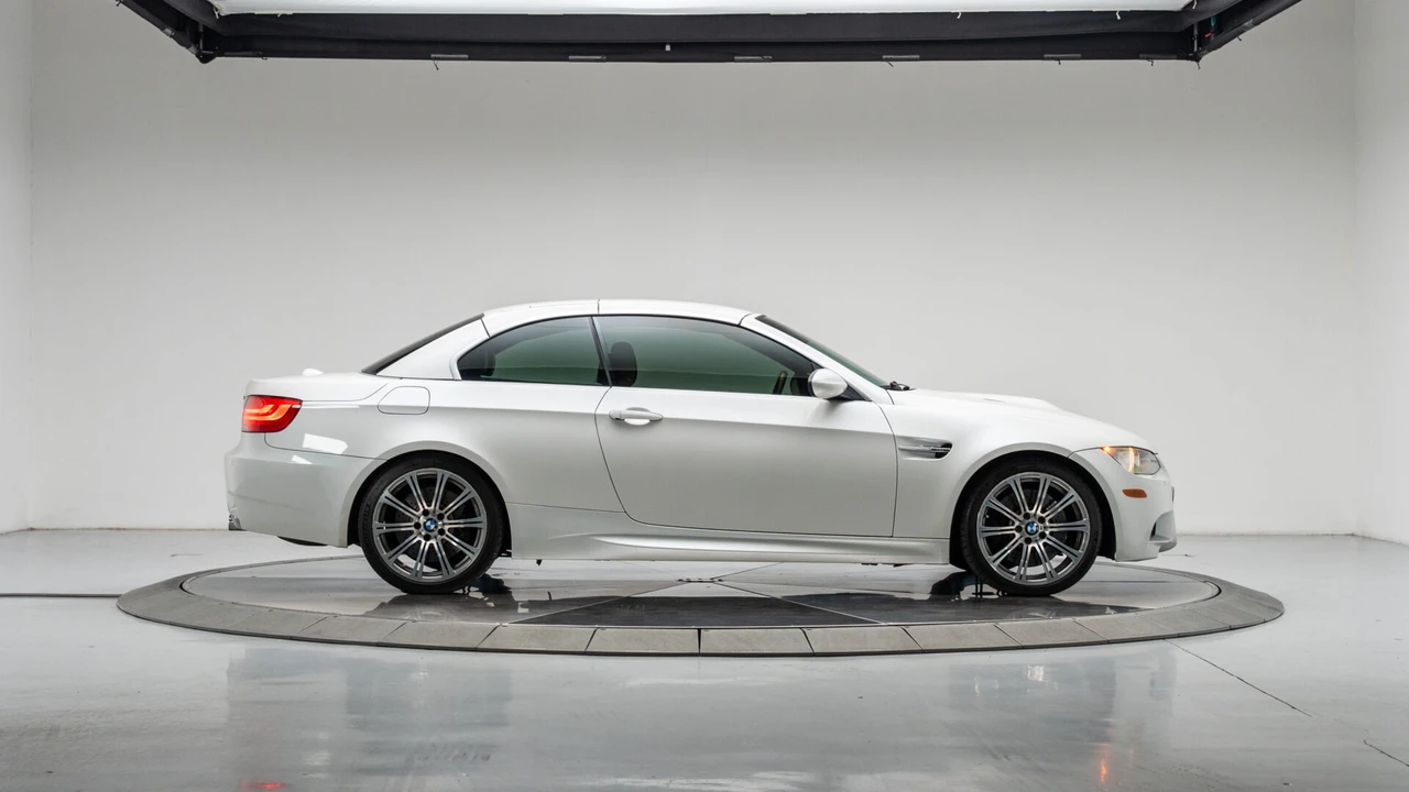 2011 BMW E93 M3 Convertible - Image 14 of 15