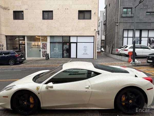 2011 Ferrari 458 Italia - Image 15 of 16