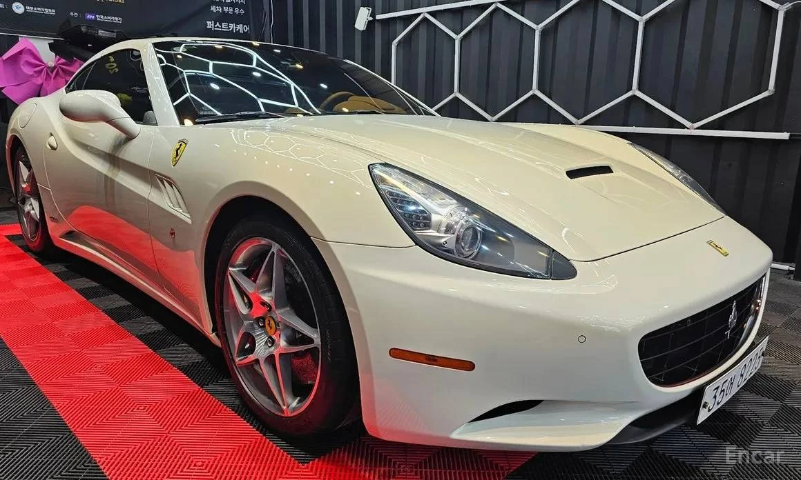 2011 Ferrari California - Image 17 of 18