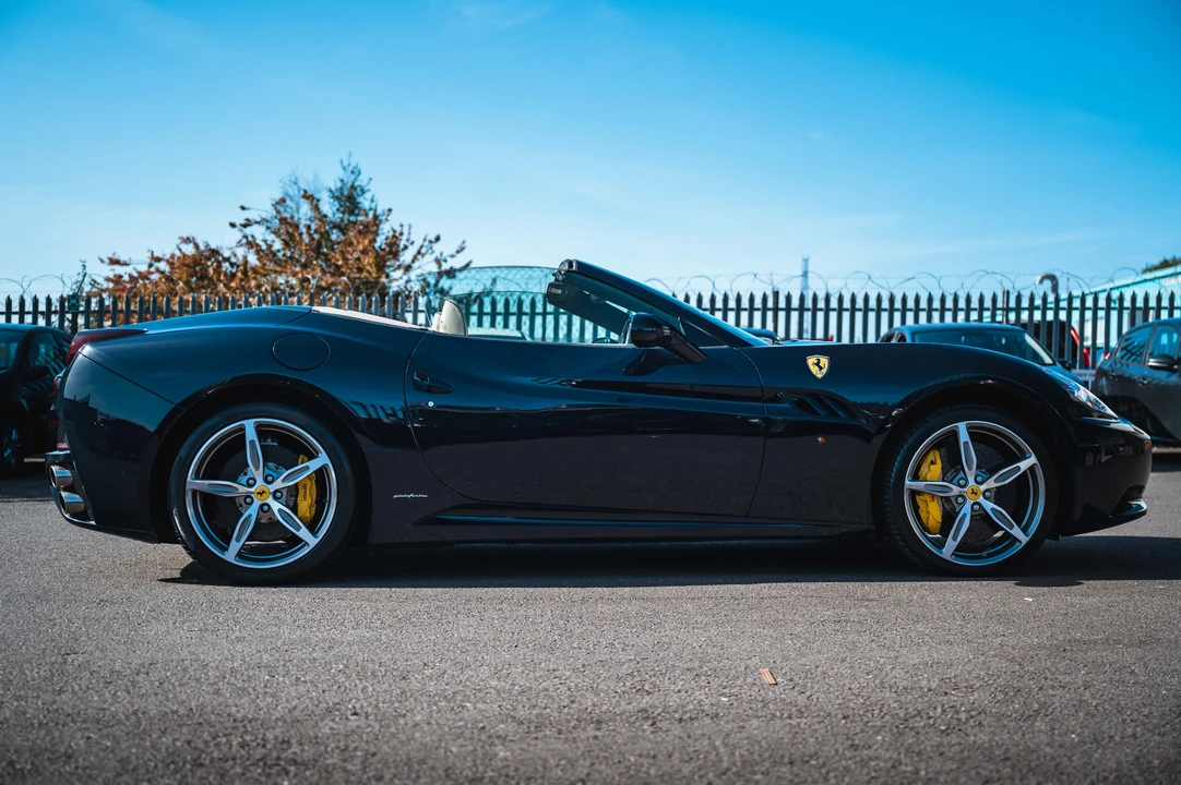 2011 Ferrari California - Image 9 of 31