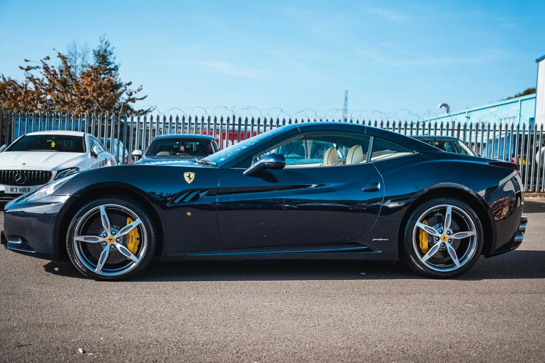 2011 Ferrari California - Image 5 of 31
