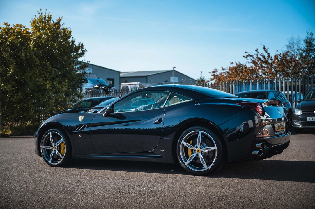 2011 Ferrari California - Image 12 of 31
