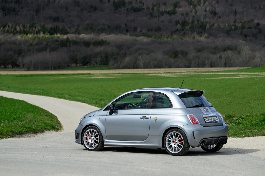 2011 Abarth - Image 8 of 31