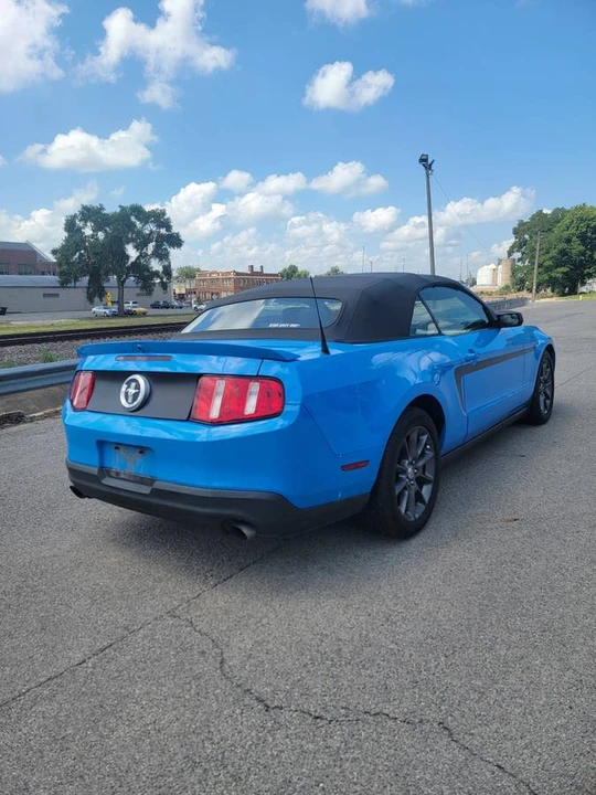 2011 Ford S197 Mustang - Image 4 of 12