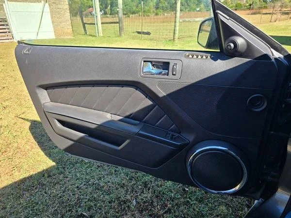 2011 Ford S197 Mustang - Image 14 of 17