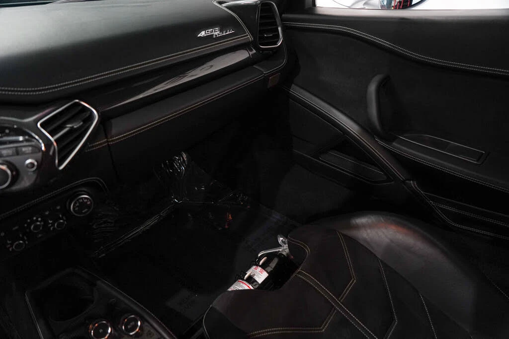 2011 Ferrari 458 Italia - Image 13 of 31