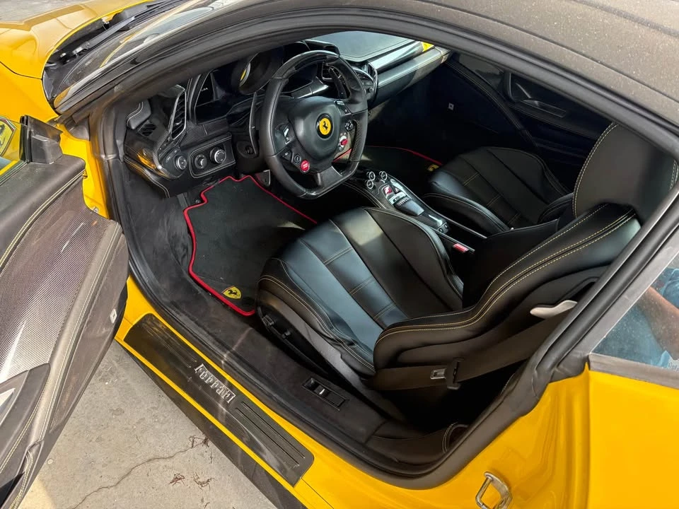 2011 Ferrari 458 Italia - Image 8 of 14