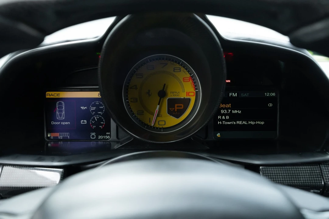 2011 Ferrari 458 Italia - Image 12 of 31