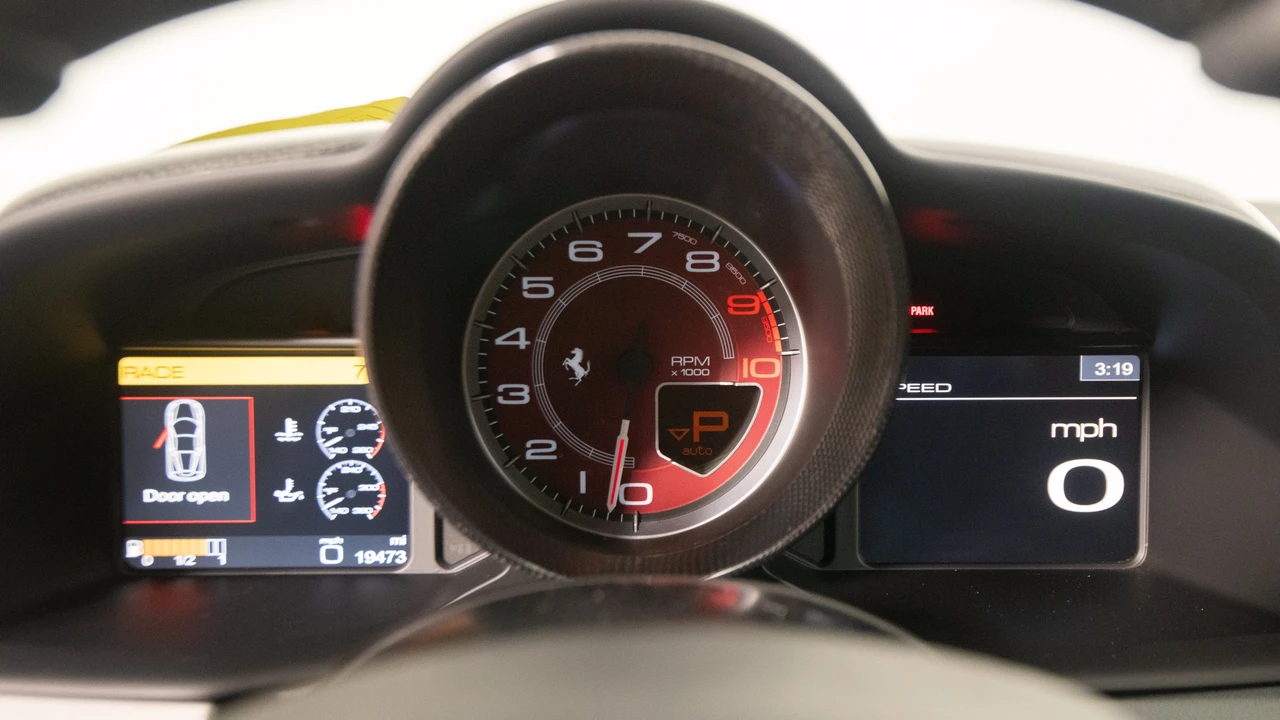 2011 Ferrari 458 Italia - Image 22 of 31