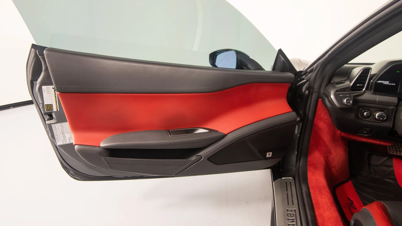 2011 Ferrari 458 Italia - Image 17 of 31