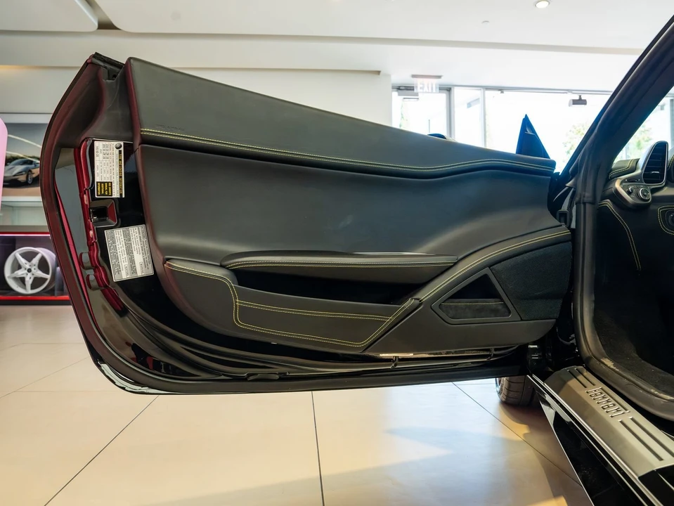 2011 Ferrari 458 Italia - Image 8 of 25