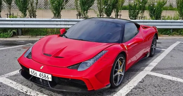 2011 Ferrari 458 Italia Coupe