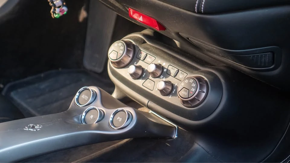 2011 Ferrari California - Image 6 of 16