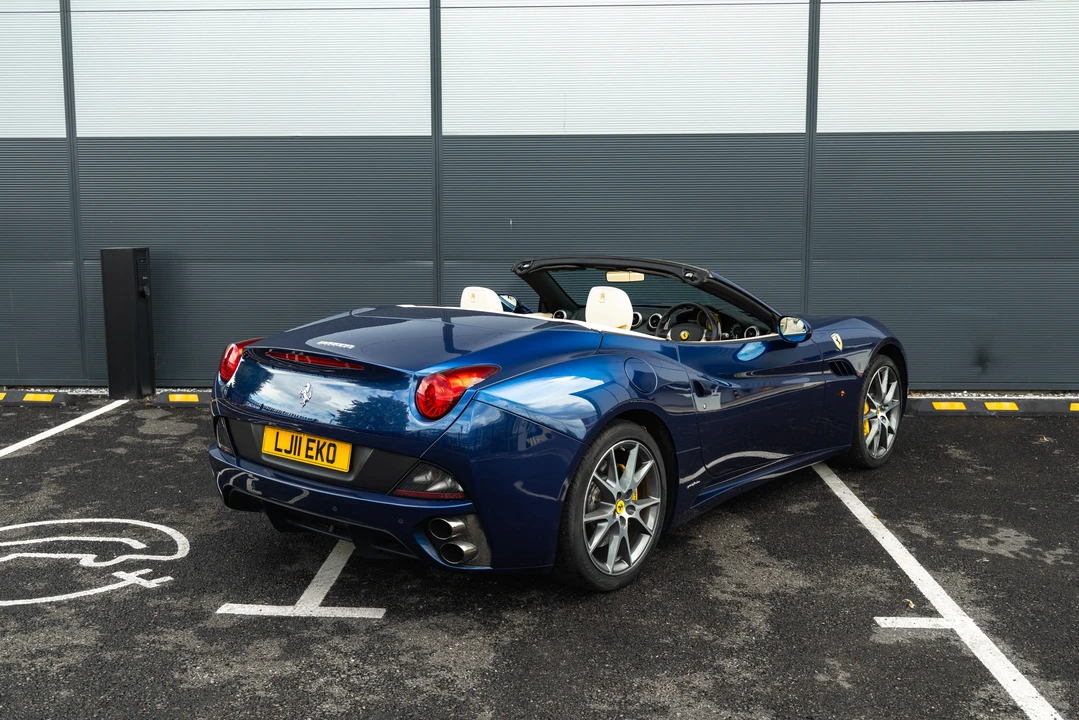 2011 Ferrari California - Image 14 of 31