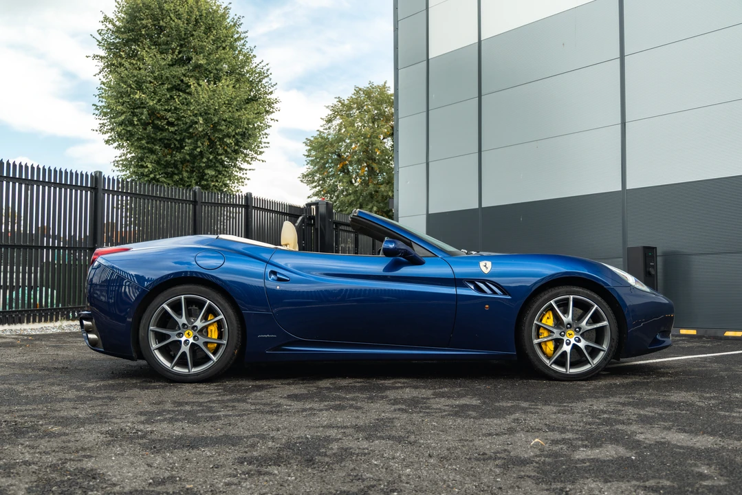 2011 Ferrari California - Image 8 of 31