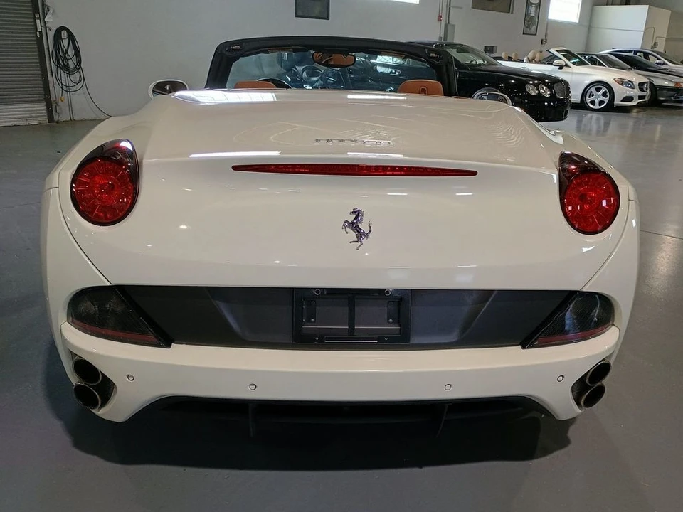2011 Ferrari California - Image 5 of 12