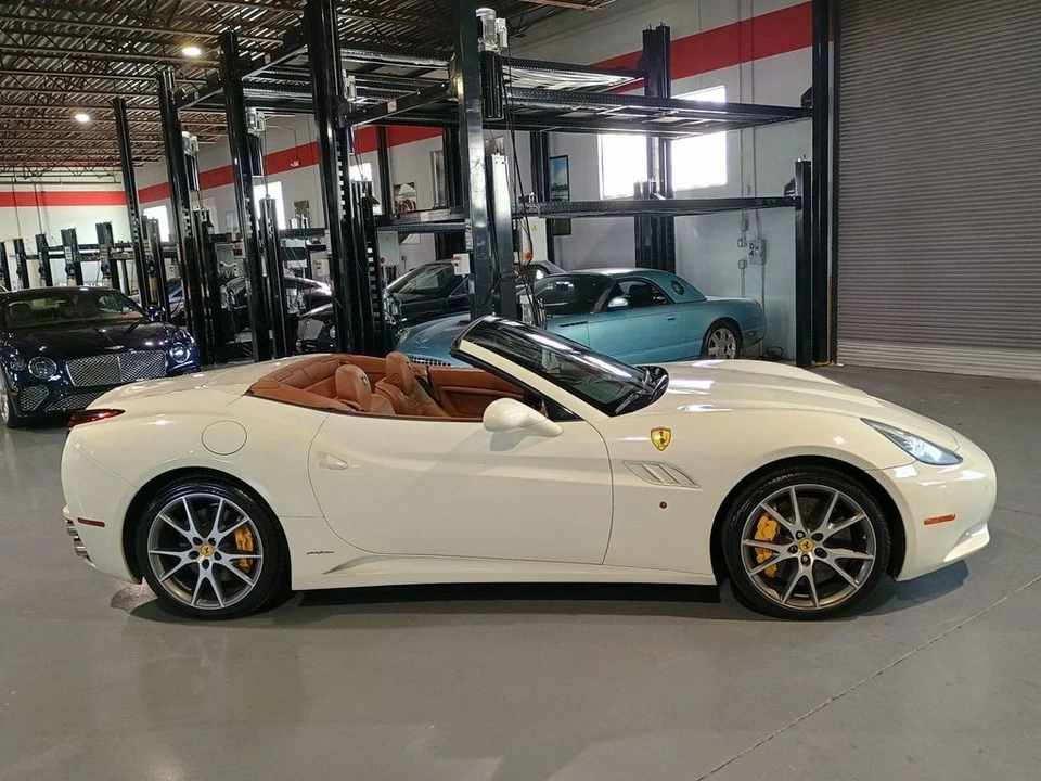 2011 Ferrari California - Image 9 of 12