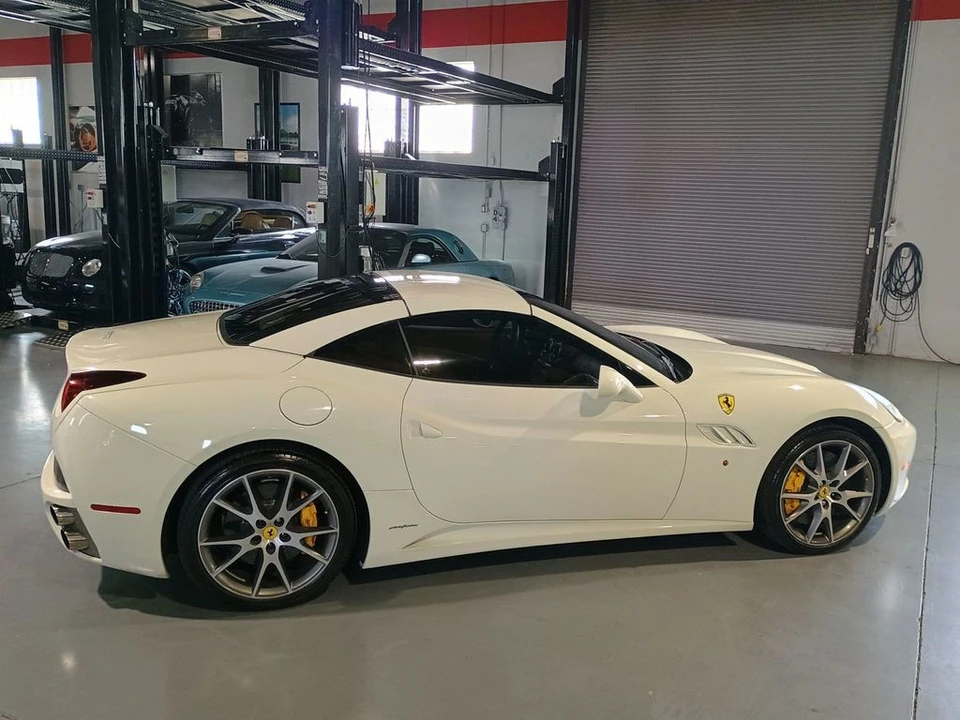 2011 Ferrari California - Image 8 of 12