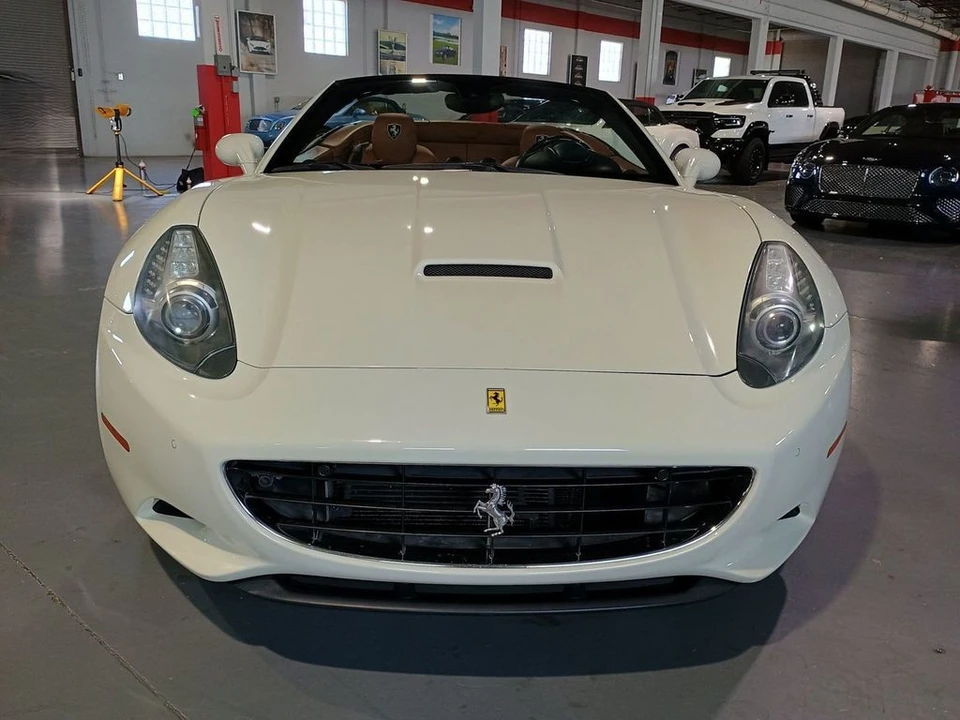 2011 Ferrari California - Image 11 of 12