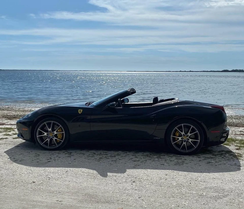 2011 Ferrari California - Image 2 of 8