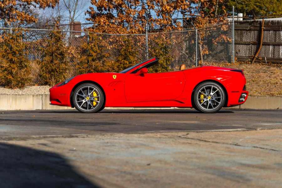 2011 Ferrari California - Image 2 of 31
