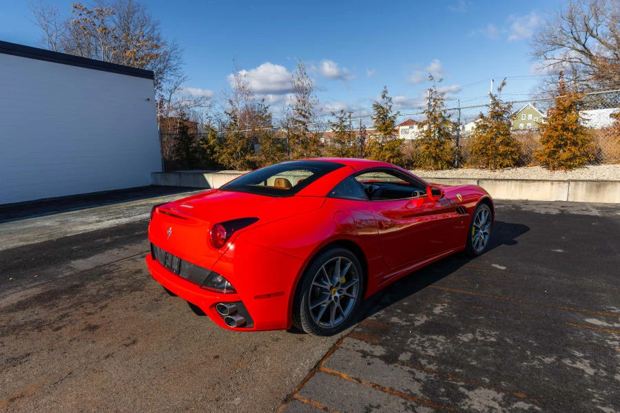 2011 Ferrari California - Image 10 of 31
