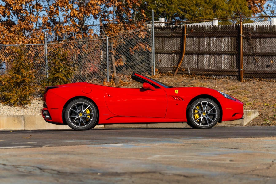 2011 Ferrari California - Image 15 of 31