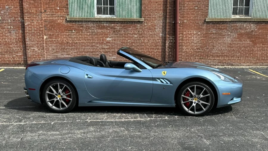 2011 Ferrari California - Image 2 of 18