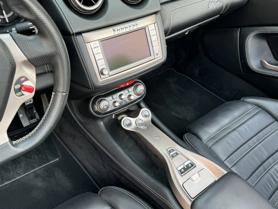 2011 Ferrari California - Image 14 of 18