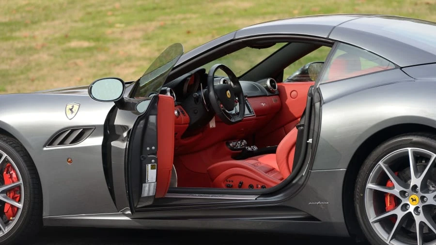 2011 Ferrari California - Image 17 of 30