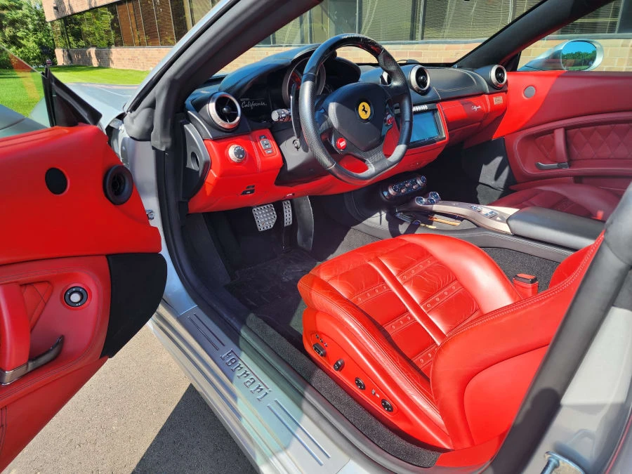 2011 Ferrari California - Image 3 of 4