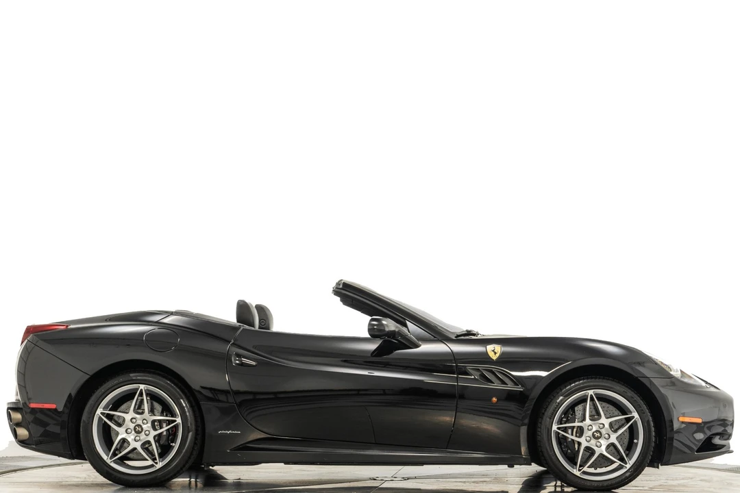 2011 Ferrari California - Image 2 of 21