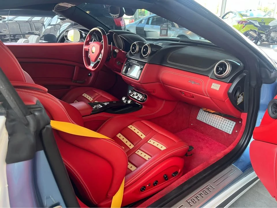 2011 Ferrari California - Image 9 of 10