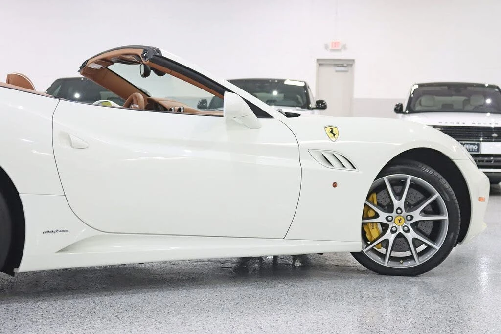 2011 Ferrari California - Image 13 of 31