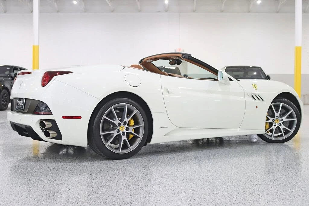 2011 Ferrari California - Image 11 of 31